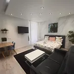 Cosy Studio Champs-Elysees - Hala Paris