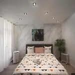 Cosy Studio Champs-Elysees - Hala Paris